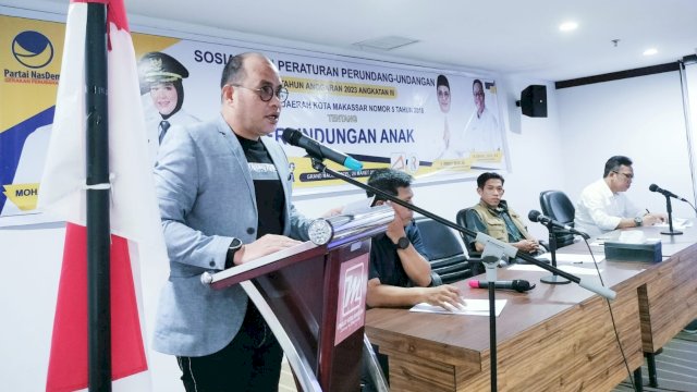 Anggota DPRD Kota Makassar Irwan Djafar, saat mensosialisasikan Peraturan Daerah tentang Perlindungan Anak, Minggu (26/03/2023). (Istimewa)