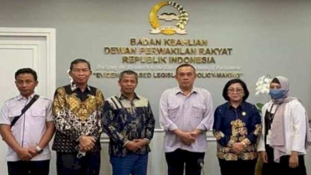 Anggota DPRD Kotawaringin Timur saat mengunjungi Badan Keahlian DPR RI. (Istimewa)