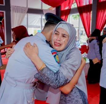 Puluhan CPNS Rutan Pangkajene Ikut Sumpah Jabatan, Tangis Haru Orangtua Pecah