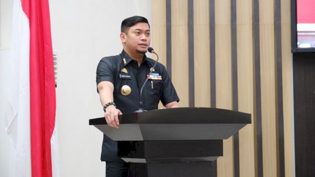 Bupati Gowa Adnan Purichta Ichsan saat menyampaikan Laporan Keterangan Pertanggungjawaban (LKPJ) Tahun Anggaran 2022, di Ruang Rapat Paripurna DPRD Gowa, Selasa (28/03). (Dok. Humas Gowa)