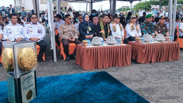 Ket : Penyambutan Piala Adipura 2022 yang diraih Kota Parepare (Foto : Mulyadi Ma'ruf / Republiknews.co.id)