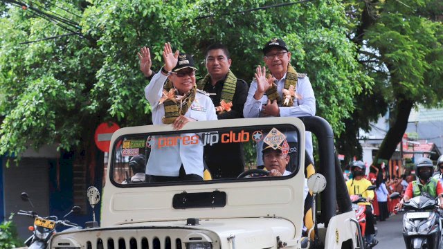 Ket : Wali Kota Parepare, Taufan Pawe bersama Wakilnya Pangerang Rahim didampingi Ketua DPRD Parepare, Kaharuddin Kadir saat mengarak Piala Adipura 2022 Keliling Kota Parepare (Humas Pemkot Parepare)