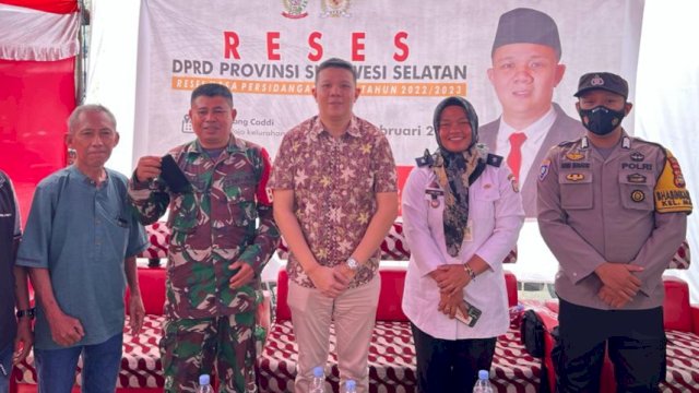 Anggota DPRD Sulsel, Edward Wijaya Horas saat menggelar kegiatan reses di Kelurahan Mampu, Kecamatan Wajo, Kota Makassar, Sabtu (25/2/2023). (Foto: Istimewa)