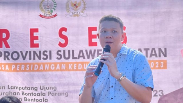 Anggota DPRD Sulsel, Edward Wijaya Horas saat menggelar kegiatan reses di Kelurahan Bontoala Parang, Kecamatan Bontoala, Kota Makassar, Minggu (26/2/2023). (Foto: Istimewa)