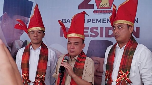 Ketua Harian DPP Partai Gerindra, Sufmi Dasco Ahmad saat meresmikan Kantor Badan Pemenangan Calon Presiden Prabowo Subianto di Jalan Haji Bau, Makassar, Minggu, (12/3/2023). (Foto: Istimewa)