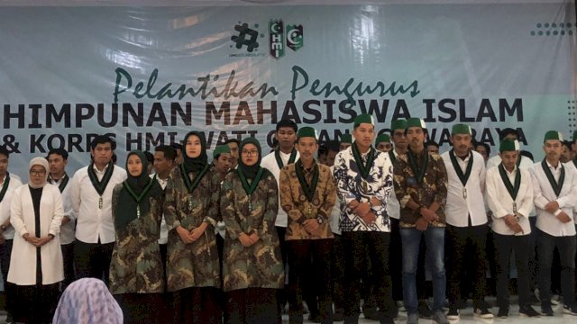 Suasana pelantikan pengurus HMI Cabang Gowa Raya periode 2023-2024 di Rujab Bupati Gowa, Senin (20/3/2023). (Foto: Istimewa)