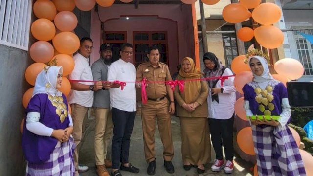 Pembukaan 3Kiosk yang dioperasikan IOH di Kota Malino, Kecamatan Tinggimoncong, Kabupaten Gowa, Selasa (31/03). (Indosat Ooredoo Hutchison)