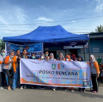 Peduli Korban Banjir Parepare, Manajemen RS Hasri Ainun Habibie Salurkan Bantuan