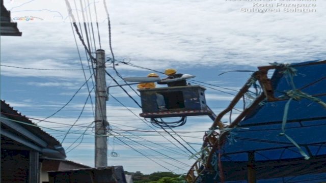 Ket : UPTD PJU Dinas Perhubungan Kota Parepare respon cepat aduan warga lampu padam (Istimewa)