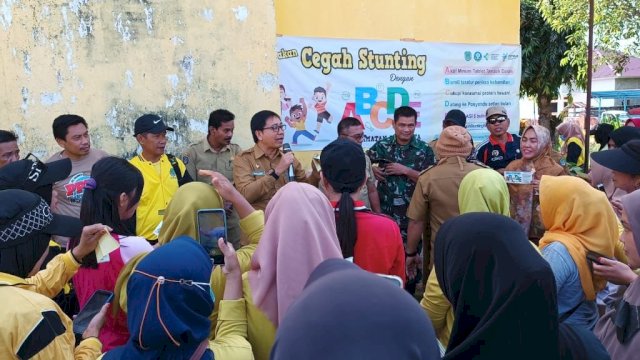 Wakil Bupati Luwu Utara Suaib Mansur saat menghadiri Gerakan Cegah Stunting melalui Pesan Kunci ABCDE di Kantor Camat Baebunta. Selasa (7/3/2023) FOTO/PROTOKOL LUWU UTARA