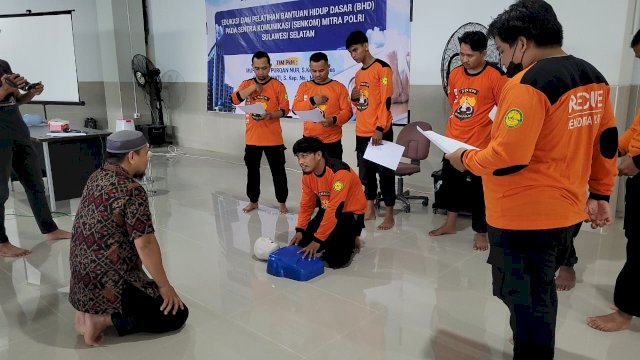 Edukasi dan Pelatihan Bantuan Hidup Dasar (BHD) yang digelar Tim PkM RisetMu Majelis Diktilitbang PP Muhammadiyah beberapa waktu yang lalu. (ist)