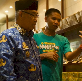 Hadiri Grand Opening Browcyl Pastry Pisang, Wawali Pangerang Rahim Sampaikan Apresiasi