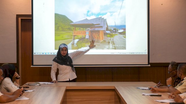 Bupati Luwu Utara memimpin rapat koordinasi persiapan anigerah Desa wisata diruang Command Center. Rabu (29/03/2023)