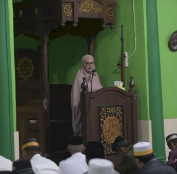 Di Masjid Nurul Huda Desa Laba, Indah Putri Indriani Ajak Masyarakat Ukhuwah Islamiyah Dan Wathaniyah