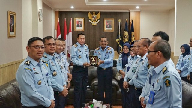 Kakanwil Kemenkumham Sulsel Liberti Sitinjak saat melakukan kunjungan kerja di Kanwil Kemenkumham Sumut, Senin (27/03). (Dok. Humas Kanwil Kemenkumham Sulsel)