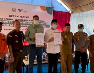 PT Vale serah Terima Renovasi PKM Bahomotefe ke Pemda Morowali