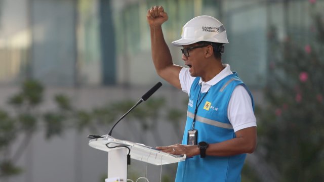 Direktur Utama PLN Darmawan Prasodjo saat memberikan sambutan saat memimpin Apel Siaga, kemarin. (Dok. Humas PLN UIP Sulawesi)