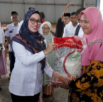 31.503 KPM di Lutra Terima Bantuan Beras, Indah Minta Pastikan Tepat Sasaran