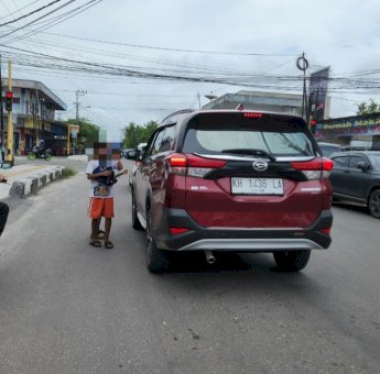 Legislator Kotim Tegas: Jangan Beri Uang ke Pengemis dan Pengamen Jalanan