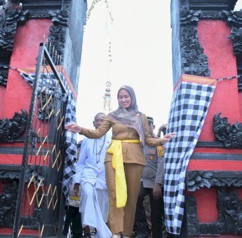Indah Putri Indriani Resmikan Pura Prajapati di Cendana Putih II