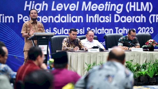 Gubernur Sulsel Andi Sudirman Sulaiman, memberikan sambutan saat Rapat Pengendalian Inflasi tahun 2023, Selasa (04/04/2023). (Istimewa)