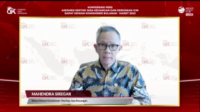 Ketua Dewan Komisioner OJK Mahendra Siregar di sela-sela pemaparan hasil Rapat Dewan Komisioner (RDK) OJK secara virtual, kemarin. (Chaerani/Republiknews.co.id)