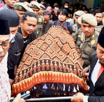 Lepas Jenazah Wakil Bupati Syukur Bijak, Andi Sudirman: Banyak Perjuangan Beliau untuk Pembangunan di Luwu