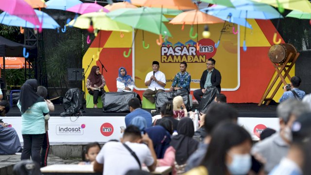Suasana talkshow literasi keuangan bertajuk "Spirit Ramadan Momen Membidik Investasi Aman" yang merupakan rangkaian kegiatan Pesona Ramadhan yang digelar J-PRO Makassar, di pelataran MaRI Makassar, kemarin. (Dok. Humas J-PRO Makassar)