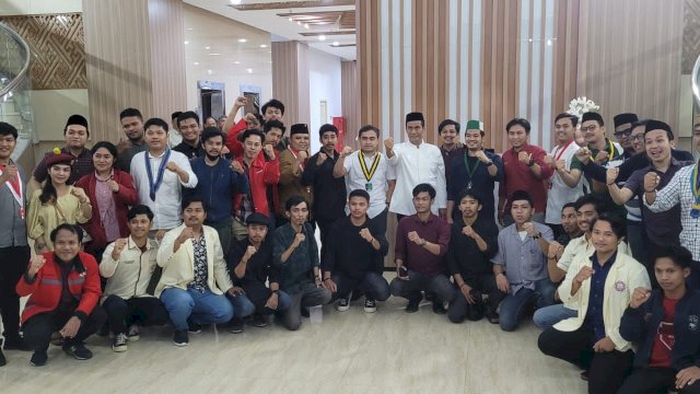 Andi Amran Sulaiman saat menerima Audiensi mahasiswa kelompok Cipayung Plus di AAS Building Jalan Urip Sumoharjo, Makassar, Rabu (05/04/2023). (Istimewa)