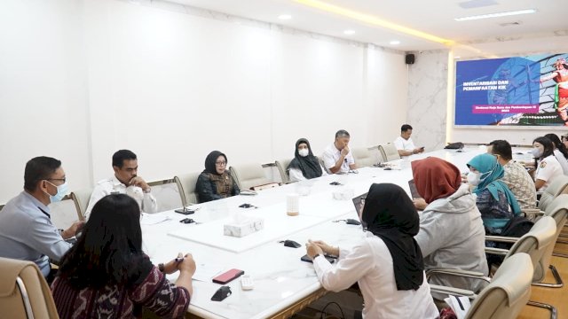 Suasana Rapat Monitoring dan Evaluasi Inventarisasi KIK yang berlangsung di Ruang Rapat Kakanwil Kemenkumham Sulsel, Rabu (12/04). (Dok. Humas Kanwil Kemenkumham Sulsel).