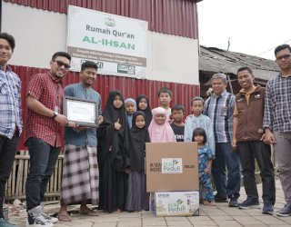 PLN Salurkan Bantuan Komputer dan Printer ke Sejumlah Pondok Pesantren di Sulsel