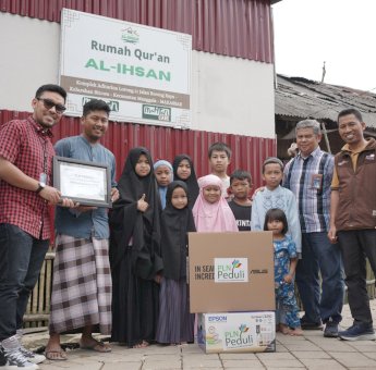 PLN Salurkan Bantuan Komputer dan Printer ke Sejumlah Pondok Pesantren di Sulsel