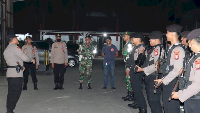 Jajaran Polres Gowa dan Kodim 1409 Gowa melakukan operasi gabungan dalam rangka menjaga Kamtibmas menjelang Idul Fitri. (Dok. Humas Polres Gowa)