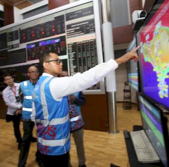 Gagas Transformasi Digital Dalam Layanan, Dirut PLN Terima The Most Reputable CEO in Digital Platform