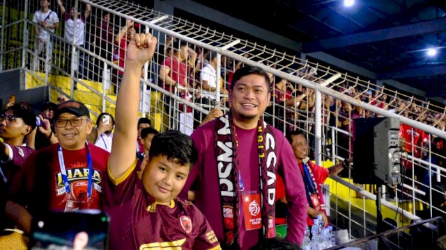 Bupati Gowa Adnan Purichta Ichsan hadir langsung menyaksikan laga terakhir PSM Makassar dan Borneo FC, di Stadion Gelora Mandiri BJ Habibie, Kota Parepare, Minggu (16/04) malam kemarin. (Dok. Humas Gowa)