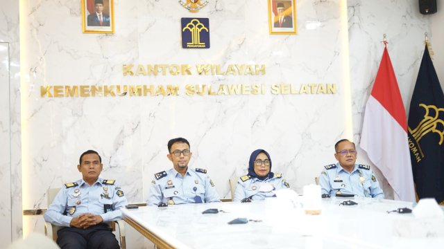 Suasana pertemuan dalam pengarahan Kakanwil Kemenkumham Sulsel kepada jajaran Kepala UPT di lingkungan Kanwil Kemenkumham Sulsel, di Ruang Rapat Kanwil Kemenkumham Sulsel, kemarin. (Dok. Humas Kanwil Kemenkumham Sulsel)