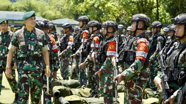 Pangdivif 3 Kostrad Mayjen TNI Choirul Anam Cek Kesiapan Prajurit yang Akan ke Papua