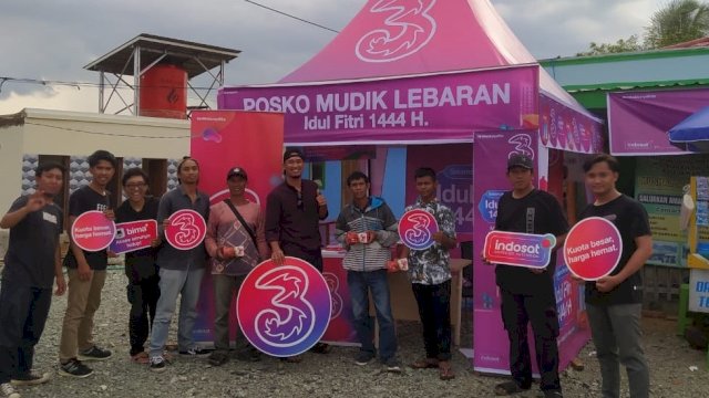 IOH melalui brand Tri menyiapkan Posko Mudik bagi masyarakat atau pemudik di enam kota besar di Kalimantan dan Sulawesi. Salah satunya di Kota Makassar yang terletak di Pelabuhan Regional IV di Makassar. (Dok. Indosat Ooredoo Hutchison)