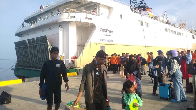 Suasana Arus Mudik di Pelabuhan Wanci Kabupaten Wakatobi, Kamis (20/04/2023). (Istimewa)
