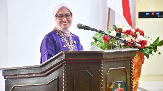 Bupati Luwu Utara Indah Putri Indriani, memberikan sambutan dalam saat Rapat Paripurna Peringatan DPRD, Kamis (27/04/2023). (Istimewa)