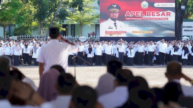 Apel Akbar Pasca Libur Hari Raya Idil Fitri berlangsung di Halaman Rumah Jabatan Gubernur Sulsel, Rabu (26/04/2023). (Istimewa)