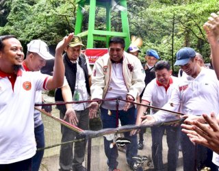 Gubernur Andi Sudirman Lepas 19 Spesies Kupu-kupu di Tenas Alumni Unhas di Bantimurung