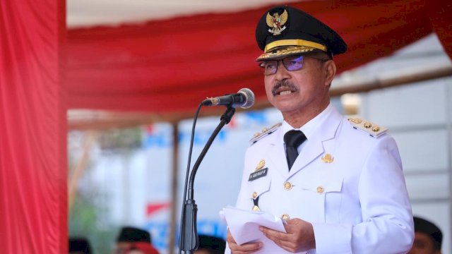 Wabup Gowa Abd Rauf Malaganni saat menghadiri Upacara Peringatan Hari Otonomi Daerah (Otoda) Ke-27 Tahun, di Lapangan Upacara Kantor Bupati Gowa, Sabtu (29/04). (Dok. Humas Gowa)