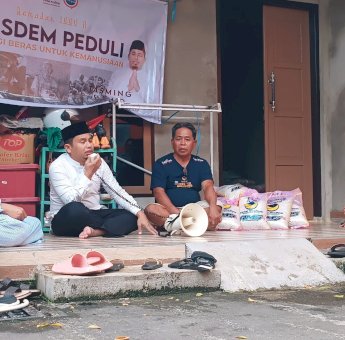 Tasming Hamid Bagikan Ratusan Sak Beras ke Warga di Lima Titik