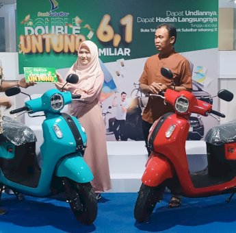 Bank Sulselbar Parepare Serahkan Hadiah ke Pemenang Program Double Untung, Dua Nasabah Dapat Motor