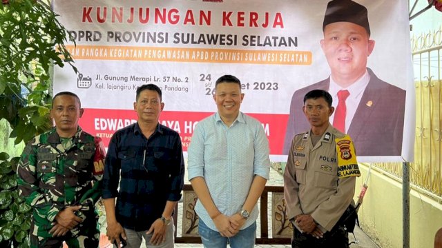 Anggota DPRD Sulawesi Selatan, Edward Wijaya Horas saat menggelar kegiatan kunjungan kerja dalam rangka pengawasan APBD Sulsel di Kelurahan Lajangiru, Kecamatan Ujung Pandang, Makassar, Sabtu (25/3/2023). (Foto: Istimewa)