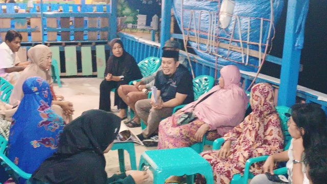 Ket : Abdul Ahad Syahrir (AAS) saat datang memenuhi panggilan warga untuk bersilaturahmi dengan warga Kelurahan Watang Soreang (Istimewa)