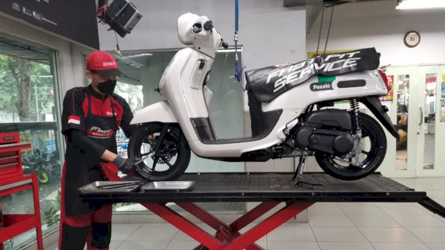 Pelayanan servis oleh teknisi profesional di setiap bengkel resmi Yamaha. (Foto: Istimewa)