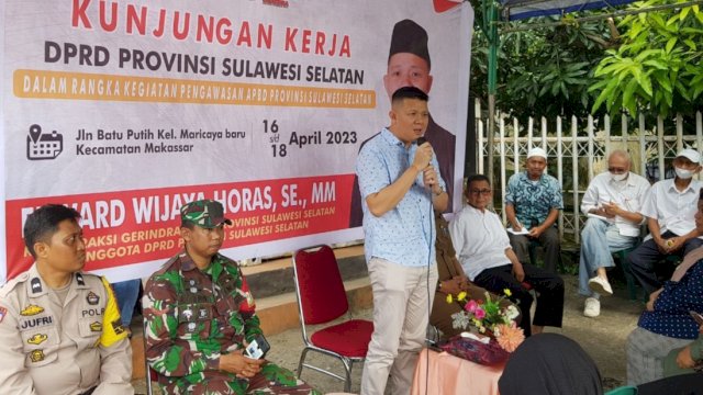 Anggota DPRD Sulawesi Selatan, Edward Wijaya Horas saat menggelar kunker pengawasan pelaksanaan APBD Sulsel di Kelurahan Maricaya Baru, Kecamatan Makassar, Kota Makassar, Minggu (16/4/2023). (Foto: Istimewa)