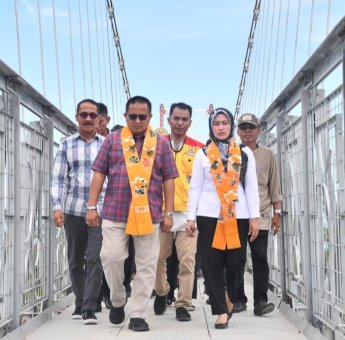 Hubungkan 5 Kecamatan, Anggota DPR RI Muhammad Fauzi Resmikan Jembatan Beringin Jaya di Luwu Utara